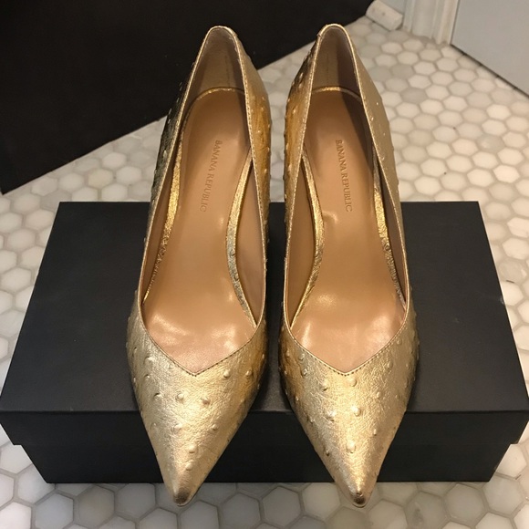 Banana Republic Shoes - Banana Republic Madison Pumps